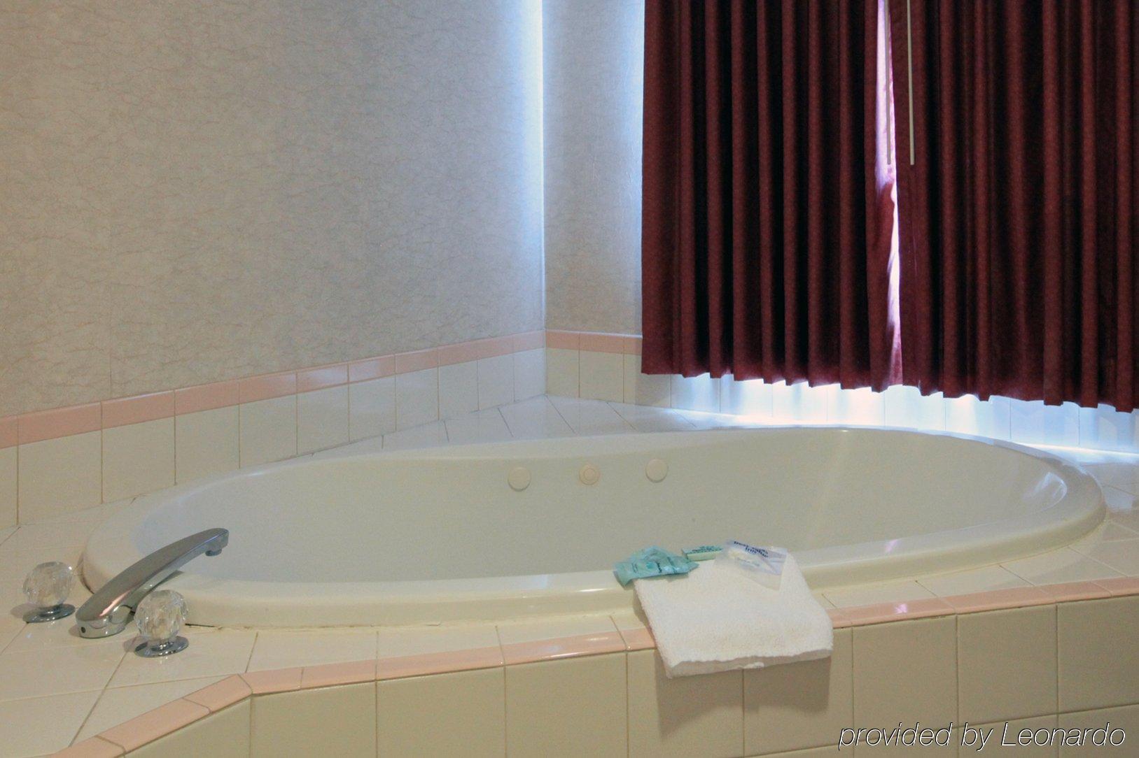 Americas Best Value Inn-Edmonds/Seattle North Room photo
